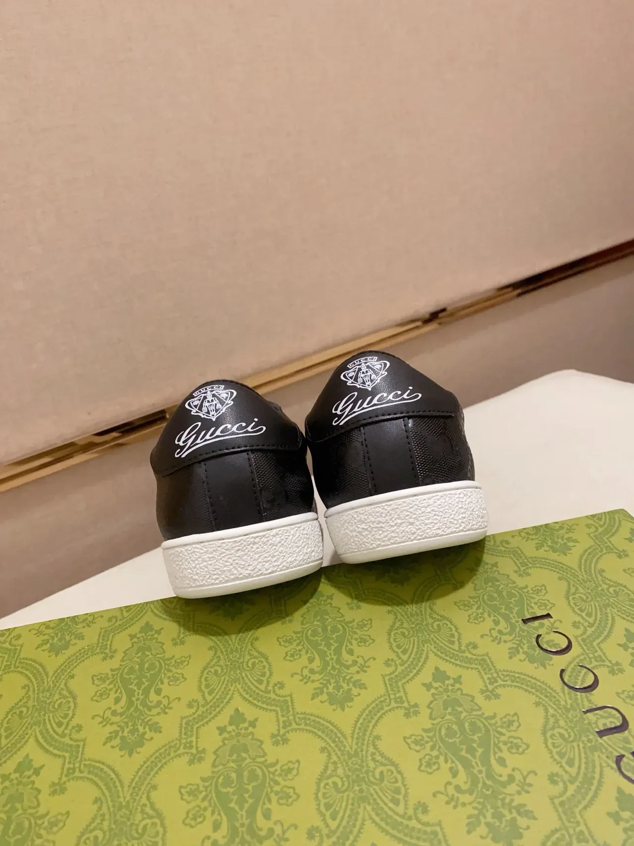 Gucci Sneakers Lifestyle Noir et Blanc avec Monogram Imprimé en Cuir et Maille 2