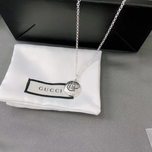 Gucci Blind for Love Circular Pendant Silver Necklace 2