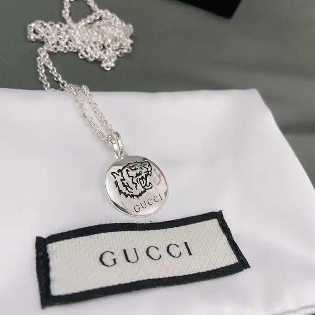 Gucci Blind for Love Circular Pendant Silver Necklace 3