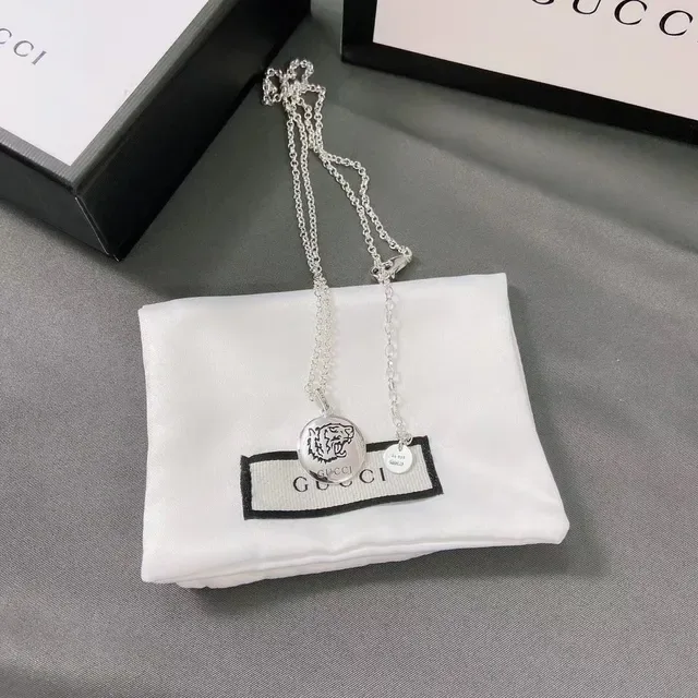 Gucci Blind for Love Circular Pendant Silver Necklace 4
