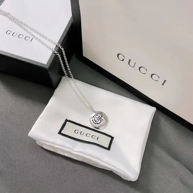Gucci Blind for Love Circular Pendant Silver Necklace 6