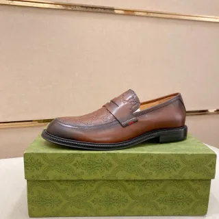 Gucci Mocassim Marrom Verde Monograma Embossado GG Ponta Costurada