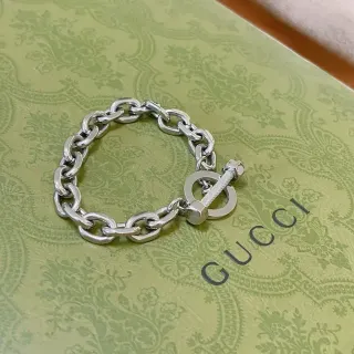 Gucci Chunky Oval-Link Industrial Toggle Clasp pulsera