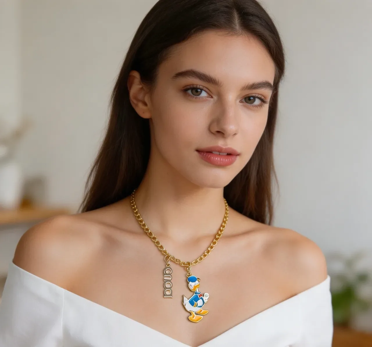 Gucci Donald Duck Enamel Charm Gold-Tone Collier 2