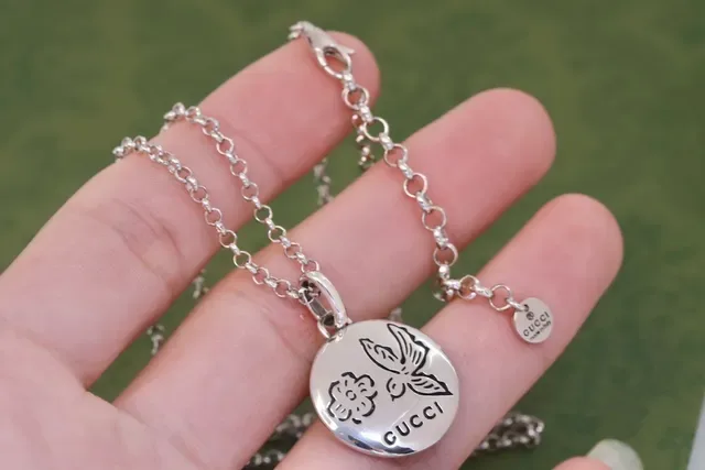 Gucci Floral and Butterfly Pendant Silver Necklace 4