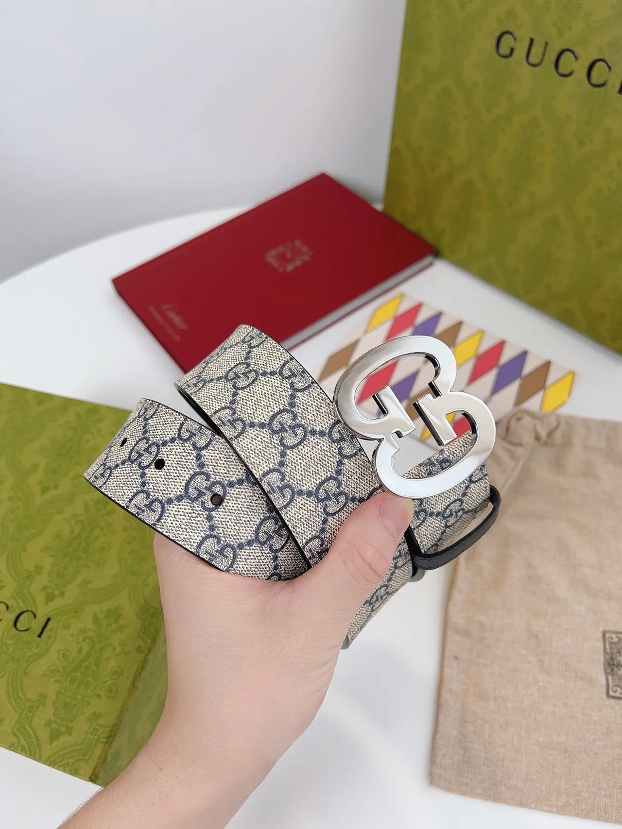Gucci GG Marmont Ceinture en cuir avec monogramme beige et navy 2