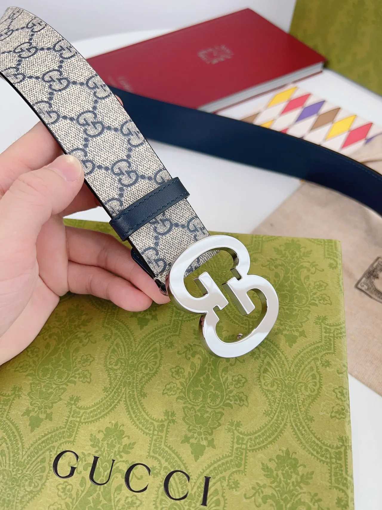 Gucci GG Marmont Ceinture en cuir avec monogramme beige et navy 5