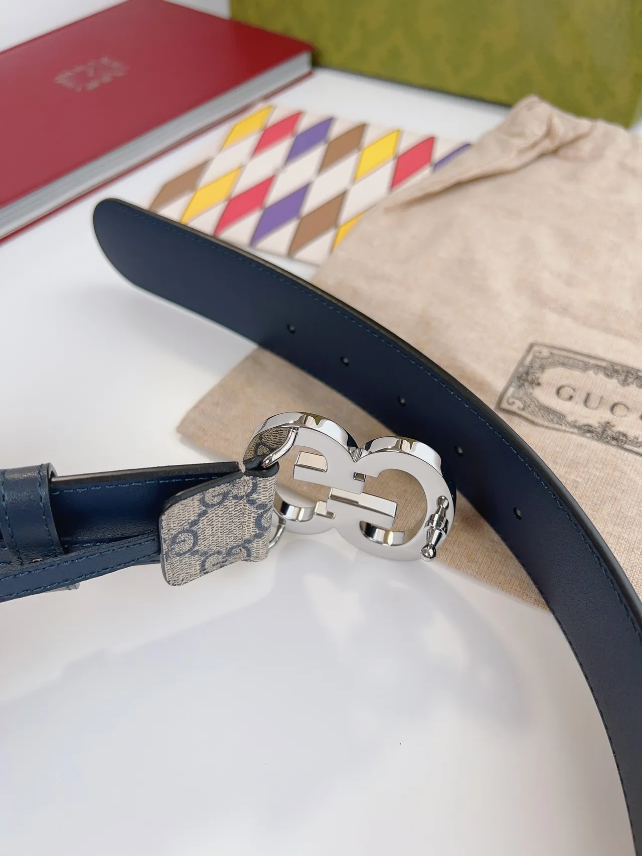 Gucci GG Marmont Ceinture en cuir avec monogramme beige et navy 7