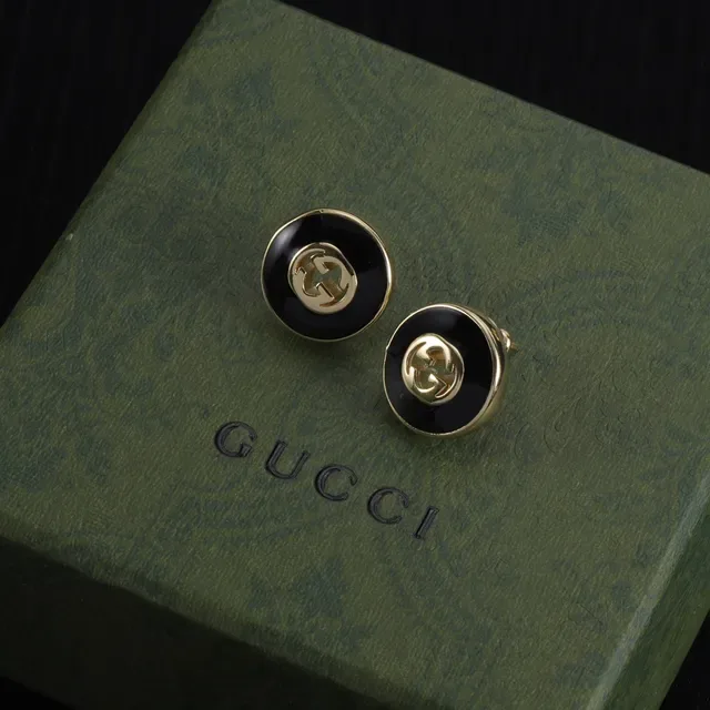 Gucci GG Marmont قلادة دائرية أسود وذهبي مينا 2