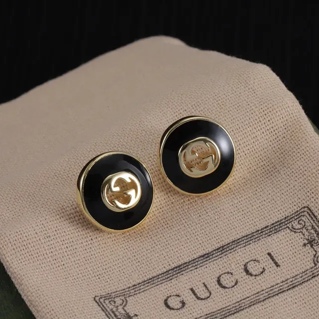 Gucci GG Marmont قلادة دائرية أسود وذهبي مينا 3
