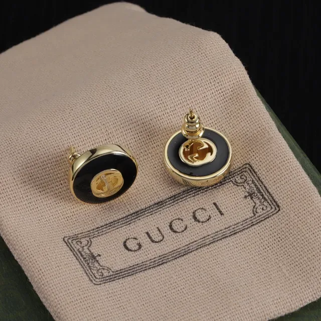 Gucci GG Marmont قلادة دائرية أسود وذهبي مينا 4