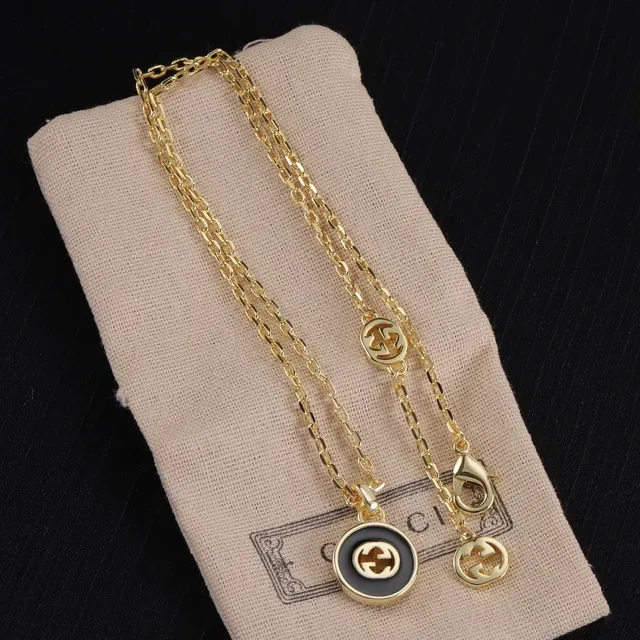 Gucci GG Marmont قلادة دائرية أسود وذهبي مينا 5