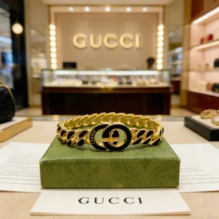 Gucci GG Marmont سوار بلون ذهبي وأسود مينا سلسلة كرب