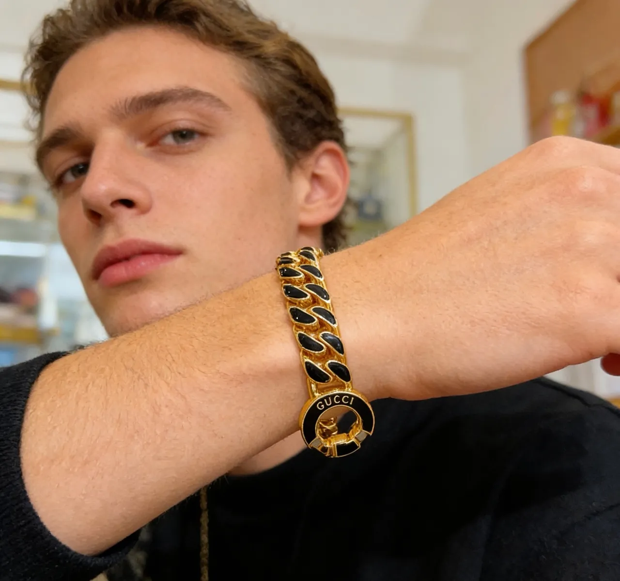 Gucci GG Marmont سوار بلون ذهبي وأسود مينا سلسلة كرب 2