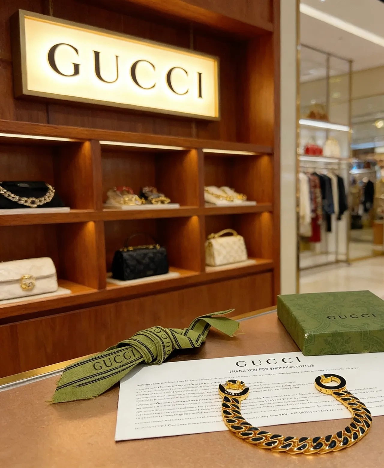Gucci GG Marmont سوار بلون ذهبي وأسود مينا سلسلة كرب 4