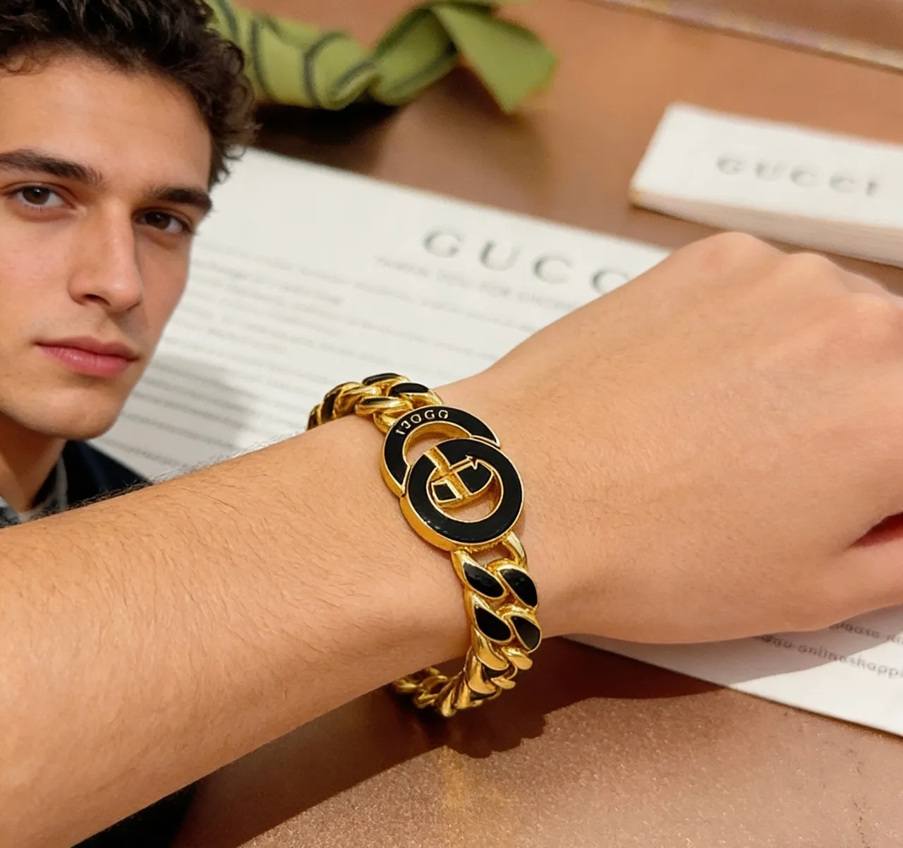 Gucci GG Marmont سوار بلون ذهبي وأسود مينا سلسلة كرب 5