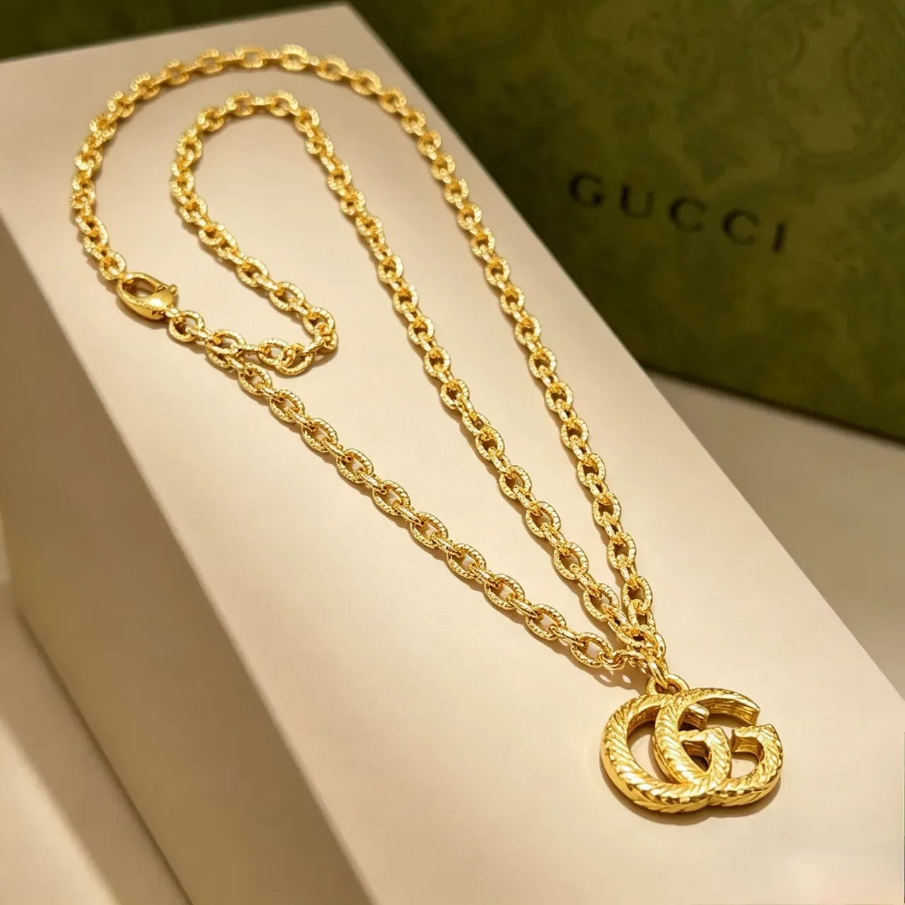 Gucci GG Marmont Oro Cuerda Trenzada Interlocking G Collar 7