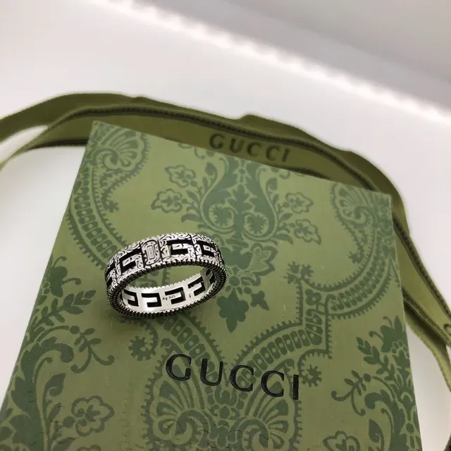 Gucci GG Marmont Anel Verde Prateado Borda com Miçangas Motivo de Chave Grega 2