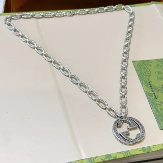 Gucci GG Marmont Interlocking G Filigrane Collier pendentif