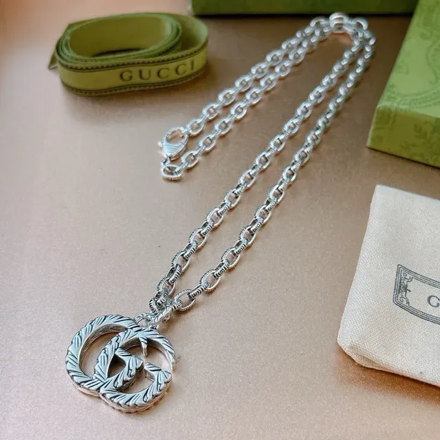 Gucci GG Marmont Interlocking G Leaf-Engraved Silver Necklace 8