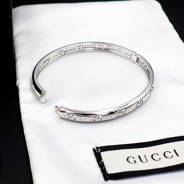 Pulsera Gucci GG Marmont G entrelazada de plata 2