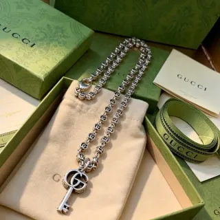 Gucci GG Marmont চাবি পেন্ড্যান্ট সিলভার টোন হার
