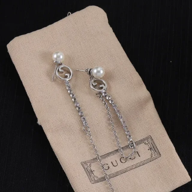Gucci GG Marmont Boucles d'oreilles avec chaîne de perles et cristaux 4