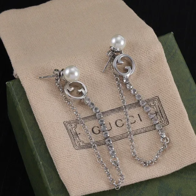 Gucci GG Marmont Boucles d'oreilles avec chaîne de perles et cristaux 5