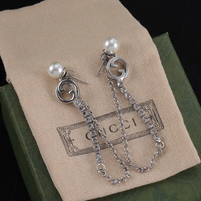 Gucci GG Marmont Boucles d'oreilles avec chaîne de perles et cristaux 6