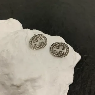 Brincos Gucci GG Marmont com pérolas incrustadas Interlocking G
