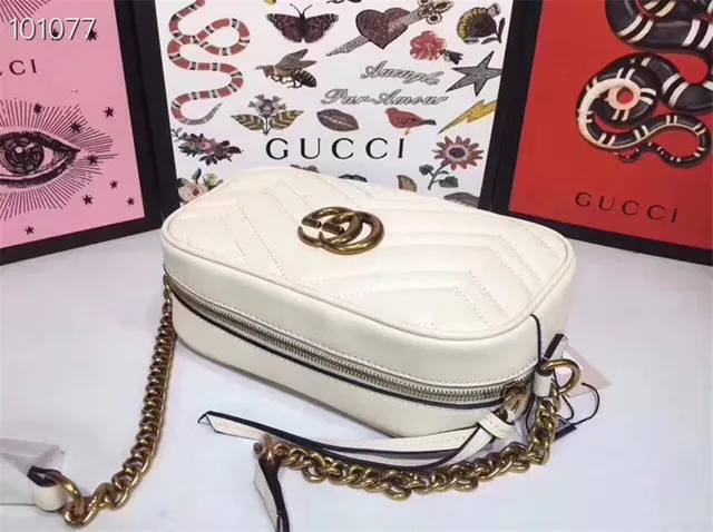 Gucci GG Marmont 绗缝 Chevron 尘粉色链条包 21
