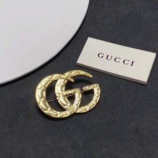 Gucci GG Marmont क्विल्टेड गोल्ड-टोन इंटरलॉकिंग G ब्रोच