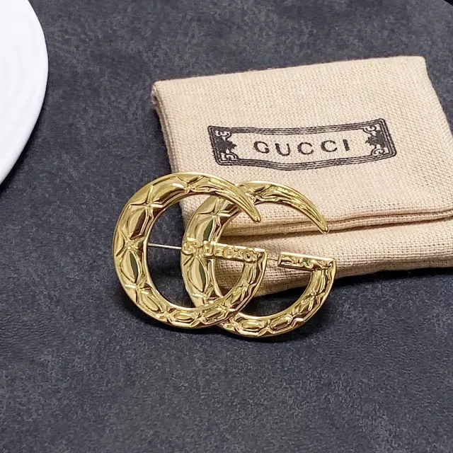 Gucci GG Marmont Quilted Gold-Tone Interlocking G Brooch 2