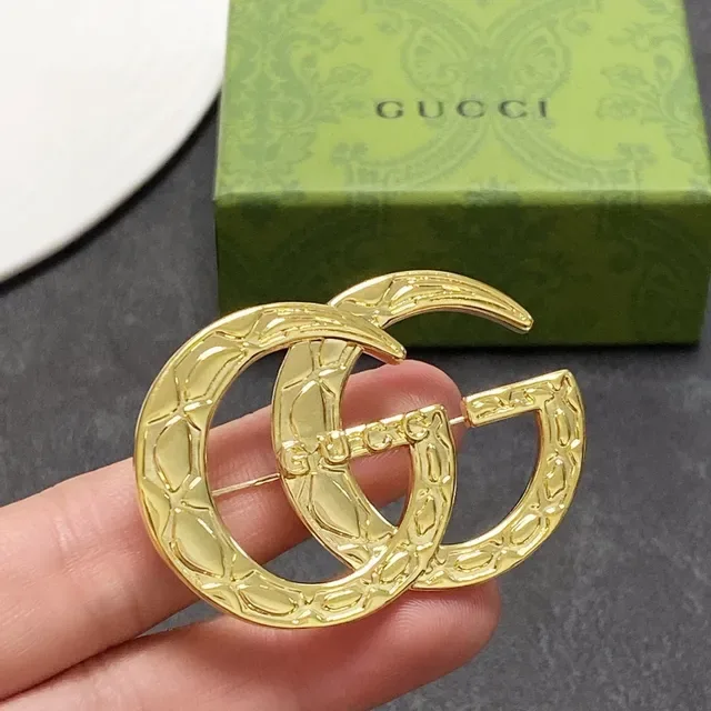 Gucci GG Marmont Quilted Gold-Tone Interlocking G Brooch 5
