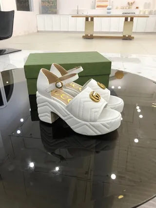 Gucci GG Marmont Sandales Gladiator matelassées blanches 4