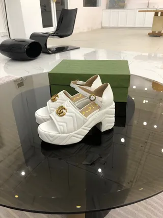 Gucci GG Marmont Sandales Gladiator matelassées blanches 6