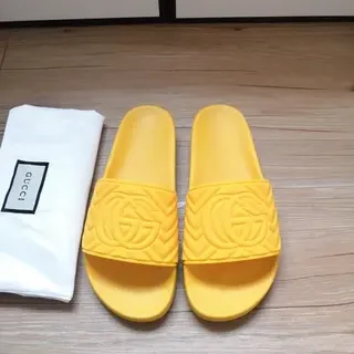 Gucci GG Marmont 黄色模制橡胶凉拖鞋