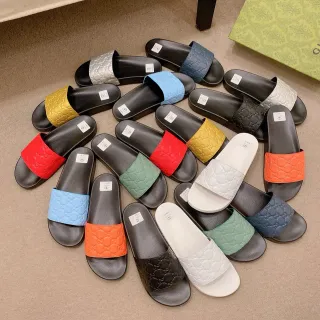 Gucci GG Slide Negro Rojo Motivo Acolchado Correa Suela de Goma Moldada Chanclas