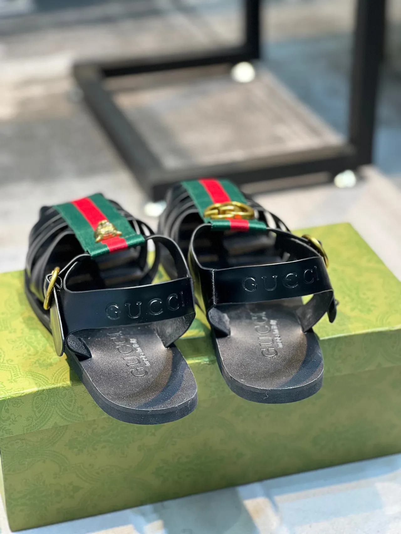 Gucci صندل جلادياتور أسود أخضر حزام مسطح صندل جلادياتور 2