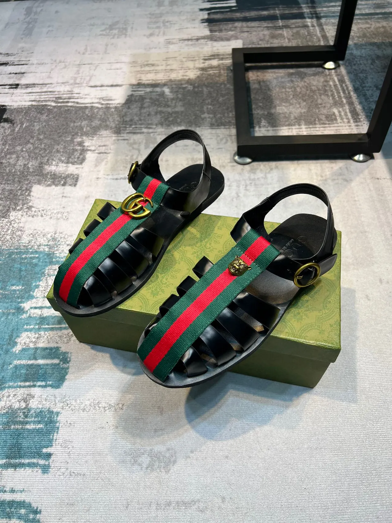 Gucci صندل جلادياتور أسود أخضر حزام مسطح صندل جلادياتور 5