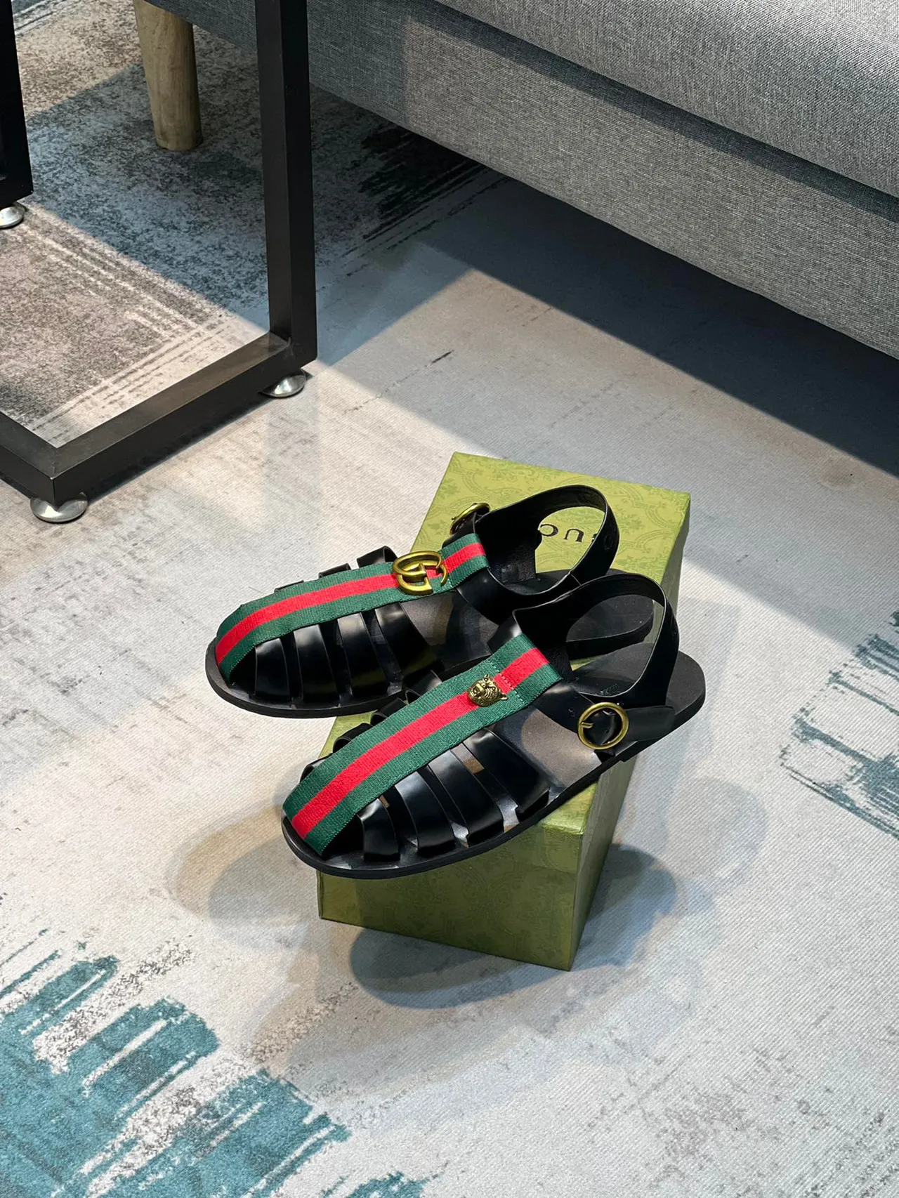 Gucci صندل جلادياتور أسود أخضر حزام مسطح صندل جلادياتور 7