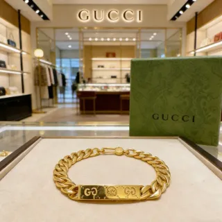 Gucci Pulsera Cadena Curb-Link Oro Placa Central Grabada