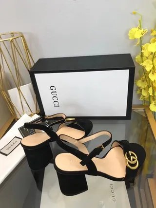Gucci Horsebit 1955 काला सुनहरा स्लिंगबैक सुड-लाइक ब्लॉक हील 7