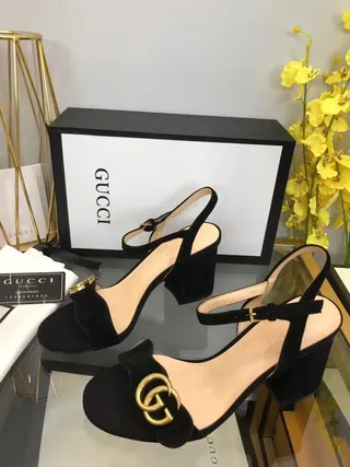 Gucci Horsebit 1955 काला सुनहरा स्लिंगबैक सुड-लाइक ब्लॉक हील 9