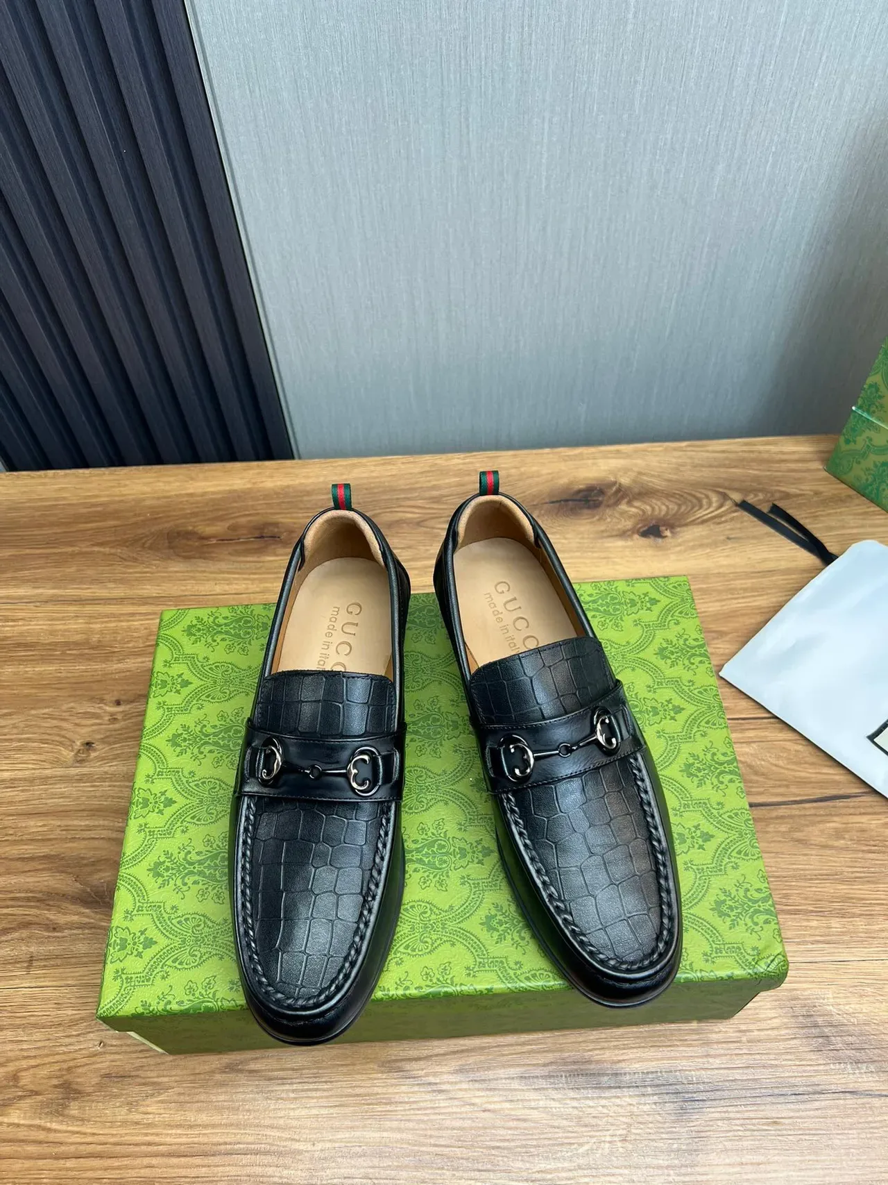 Mocassim Gucci Horsebit 1955 Preto Verde Couro Embossado Crocodilo Alçapão com Fivela 3