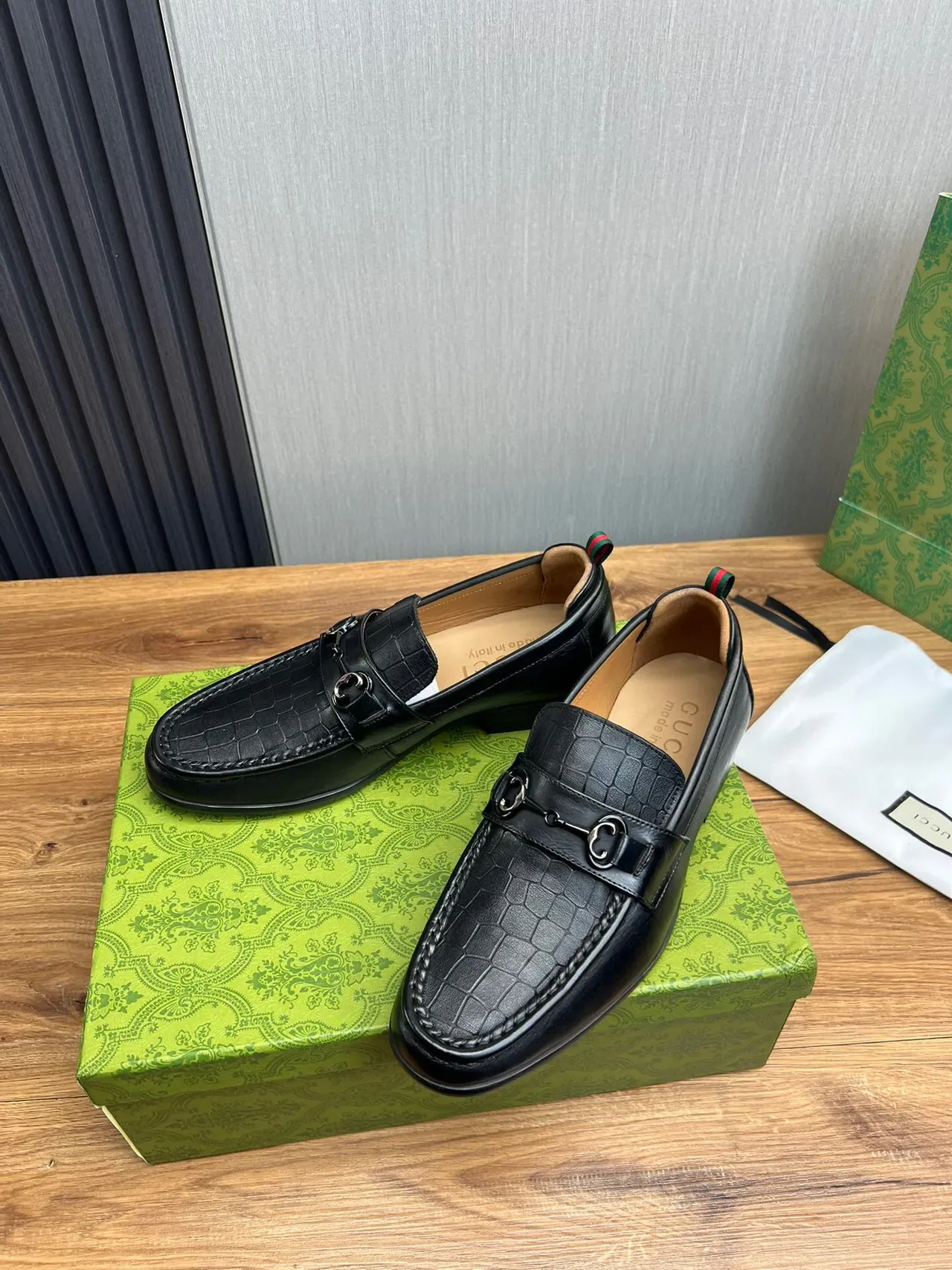Mocassim Gucci Horsebit 1955 Preto Verde Couro Embossado Crocodilo Alçapão com Fivela 4