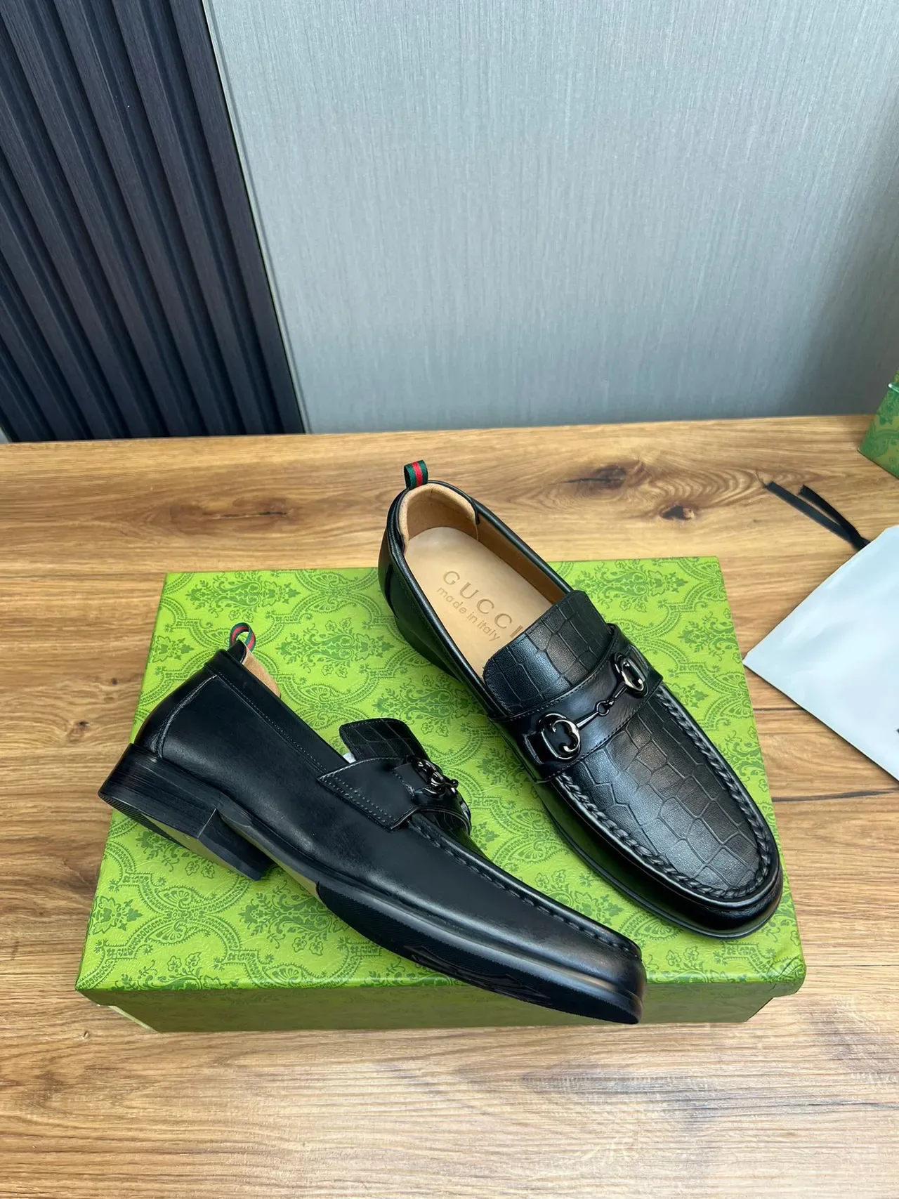 Mocassim Gucci Horsebit 1955 Preto Verde Couro Embossado Crocodilo Alçapão com Fivela 5