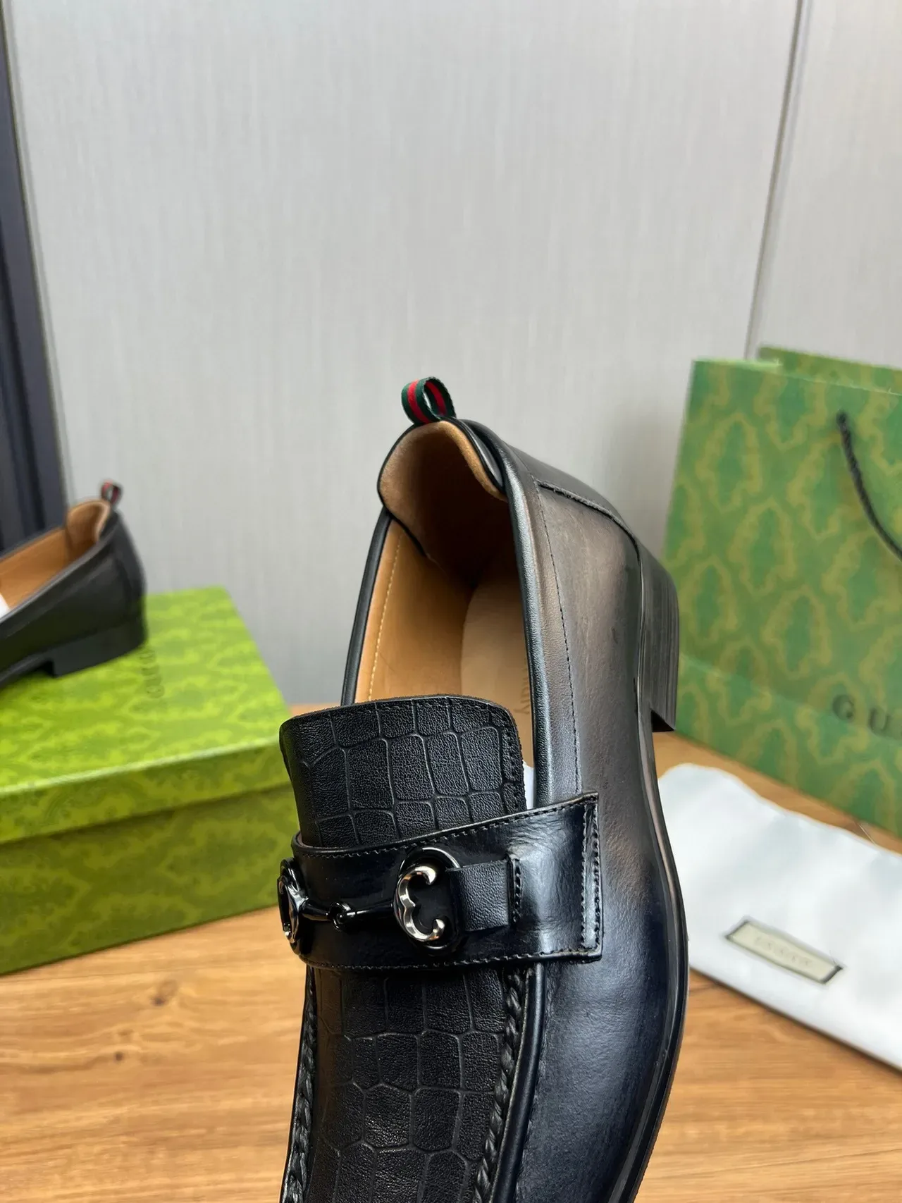 Mocassim Gucci Horsebit 1955 Preto Verde Couro Embossado Crocodilo Alçapão com Fivela 8