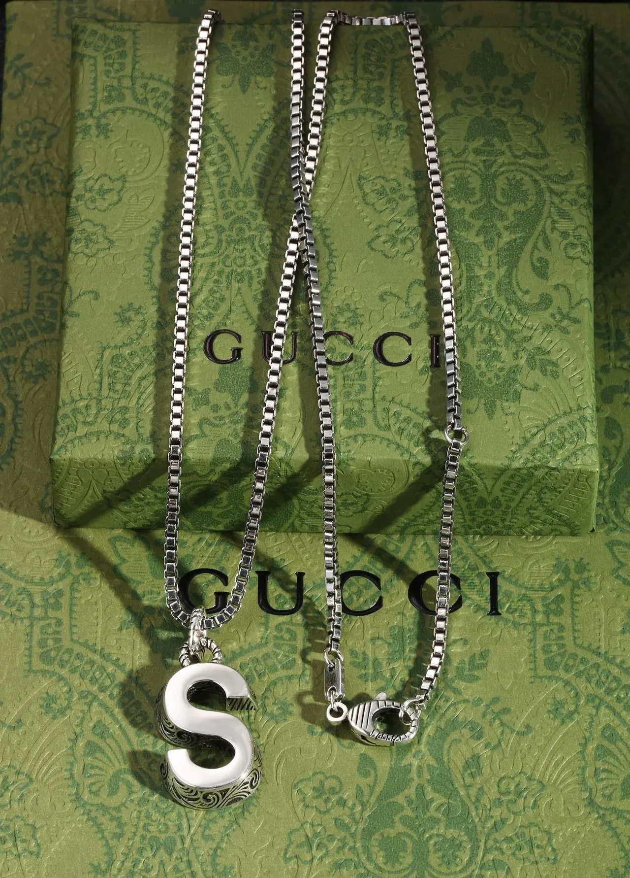 Gucci Horsebit 1955 银白色盒链搪瓷字母吊坠项链 3