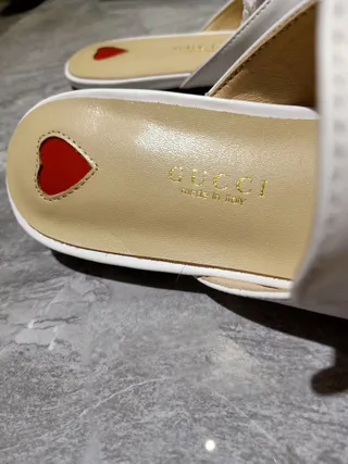 Gucci Horsebit 1955 جلد أبيض ذهبي نحلة نجم مطرز مكاسين 3